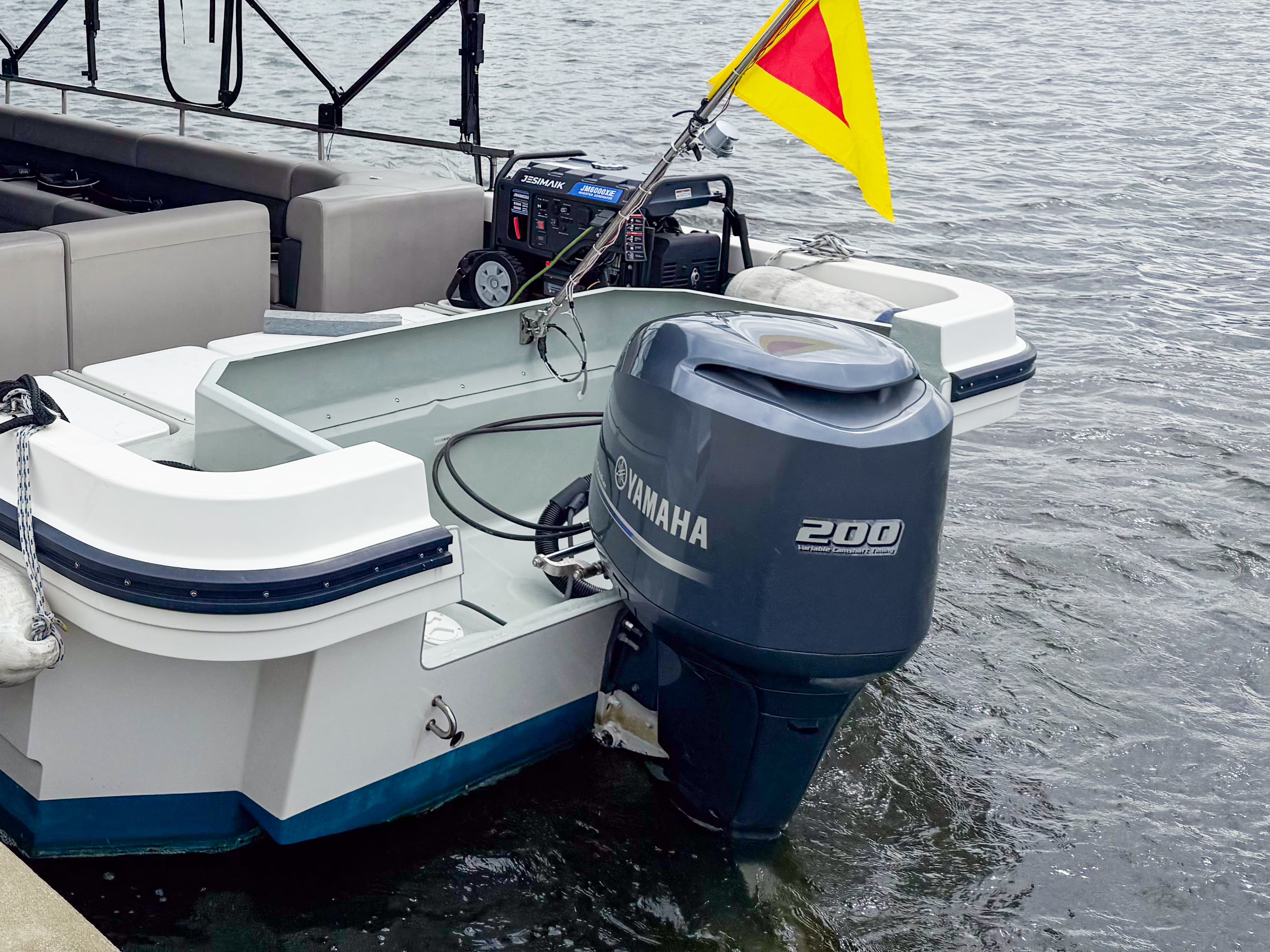 200馬力のパワフルエンジン