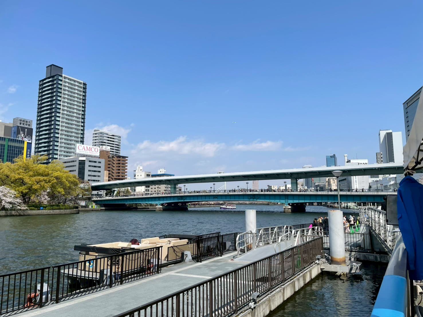 八軒屋浜船着場から出航