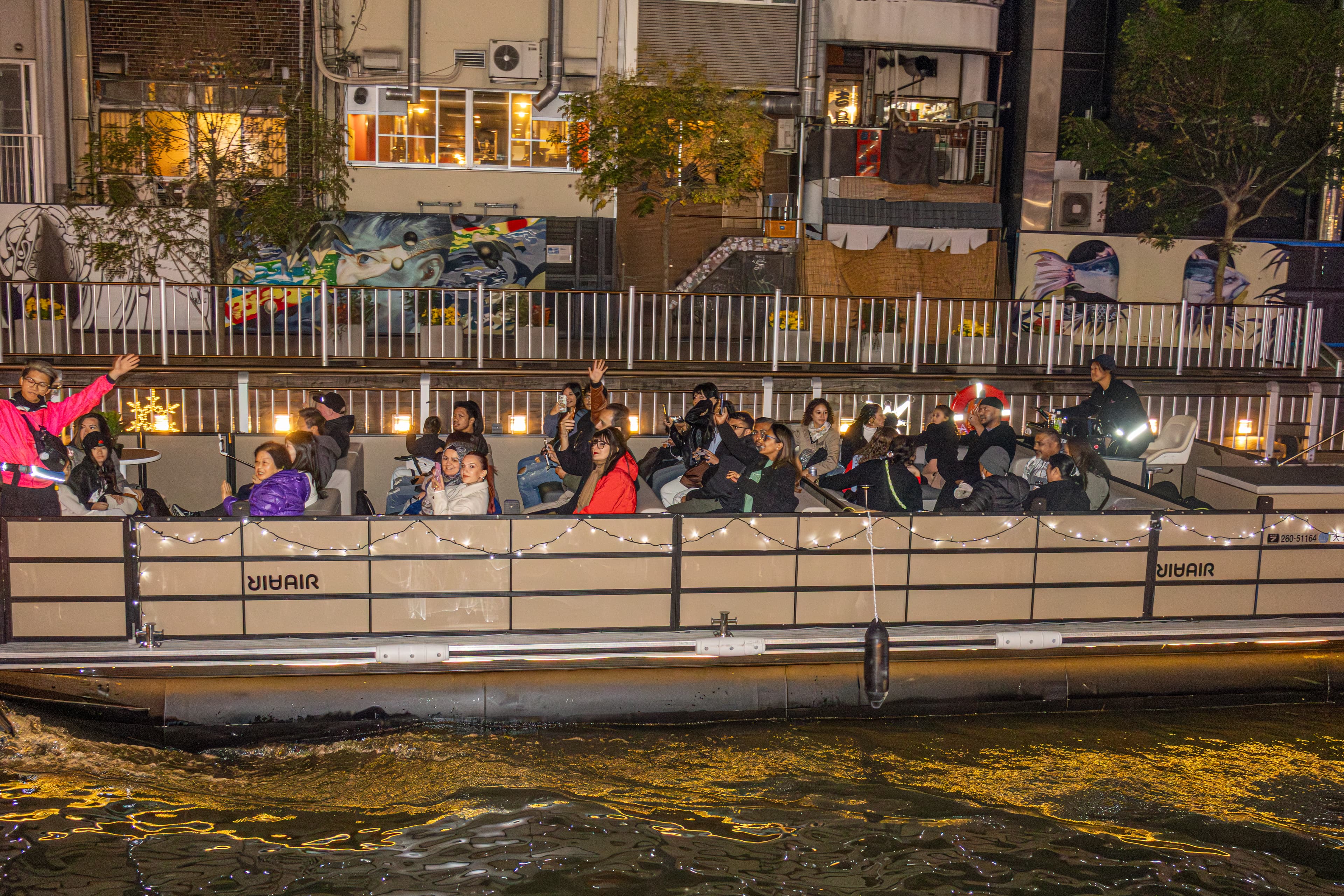 いざ出航、道頓堀へ